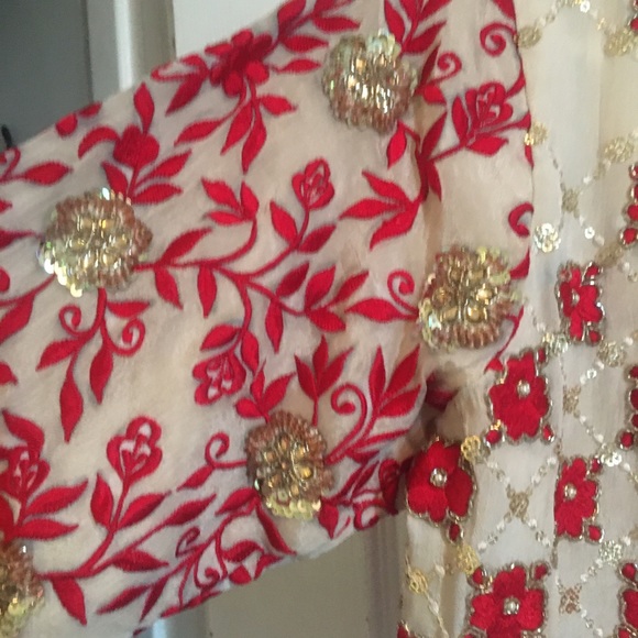 Sharara top and dupatta in cream and red with gold embroidery and beading.Size 8 - Picture 4 of 15